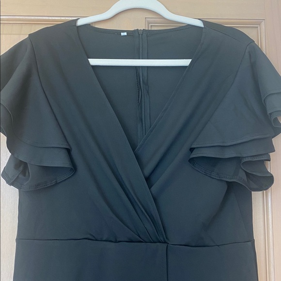 Elegant Black Dress - Picture 3 of 4